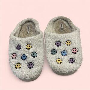 Women’s Slippers Size Large 11-12 Moon Cake White Fuzzy Smiley Face Patchwork